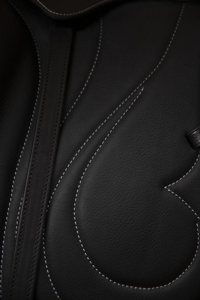 surpiqures selle de dressage personnalisation